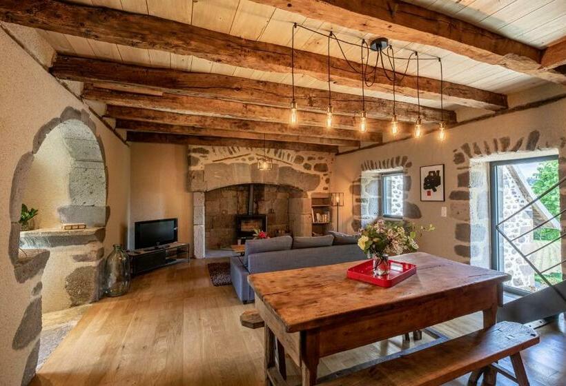 Maison Typique Des Monts Du Cantal