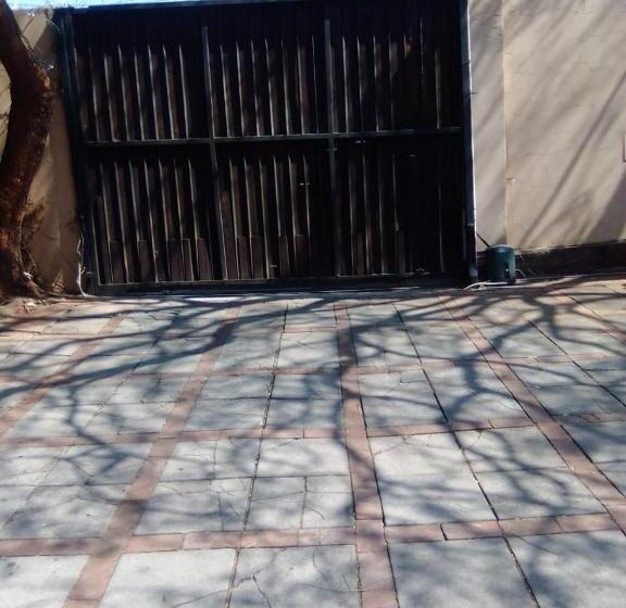 פנסיון Marcilee Guesthouse