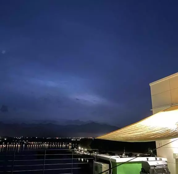 هاستل Lakestone&hotel Sokcho