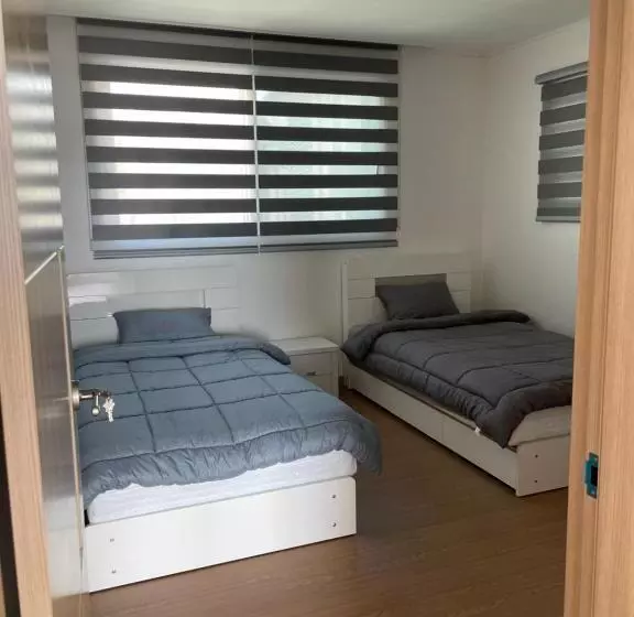 هاستل Lakestone&hotel Sokcho