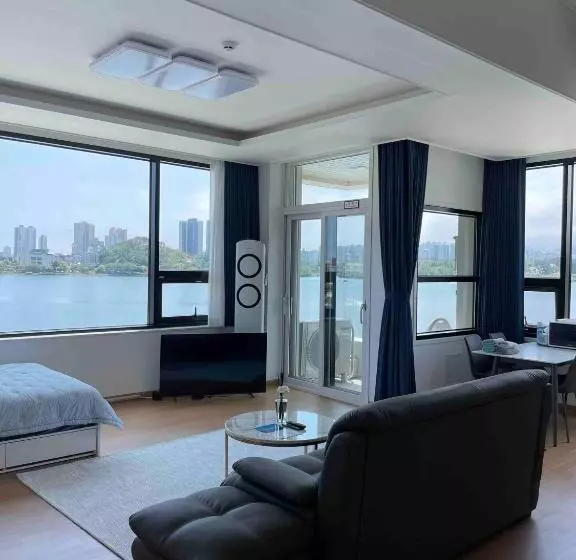 هاستل Lakestone&hotel Sokcho