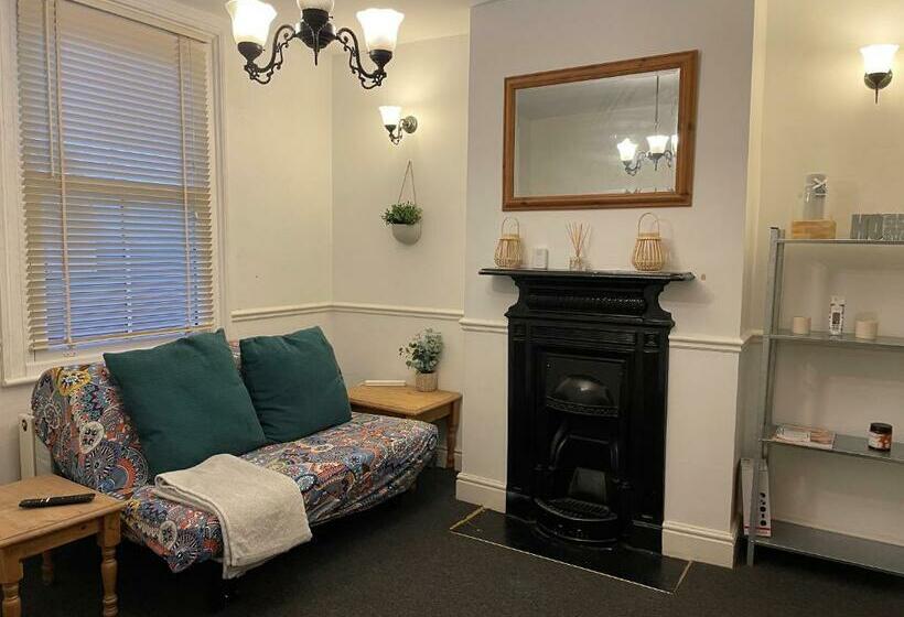 Cozy 3 Bedrooms Home Off Mill Road Sleep Up To 6