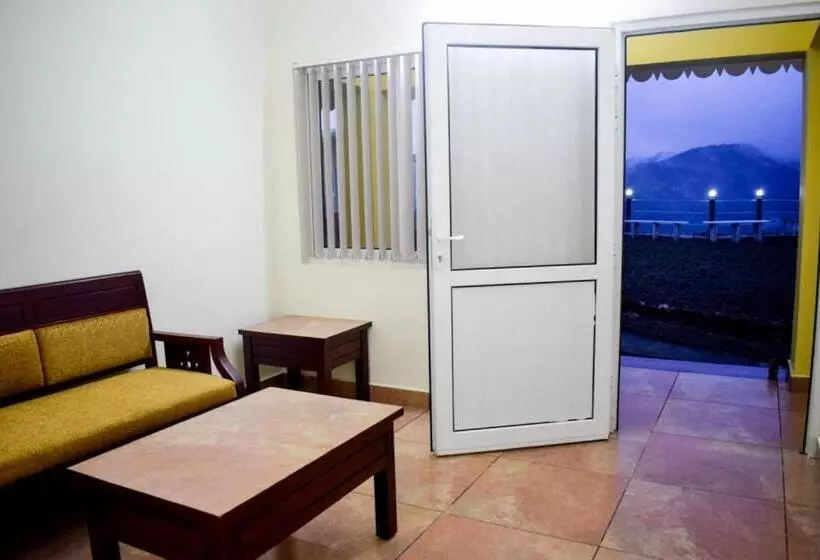 Hotelli Misty Hill Resort