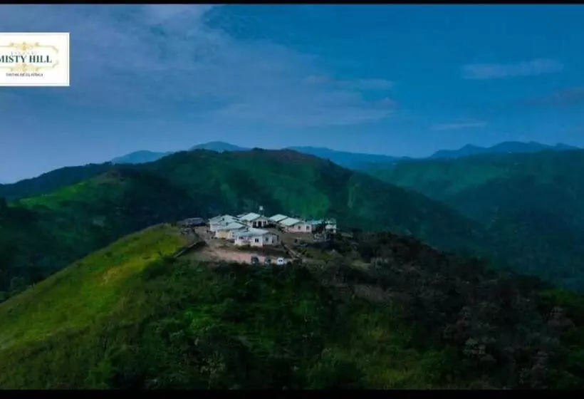 Hotelli Misty Hill Resort