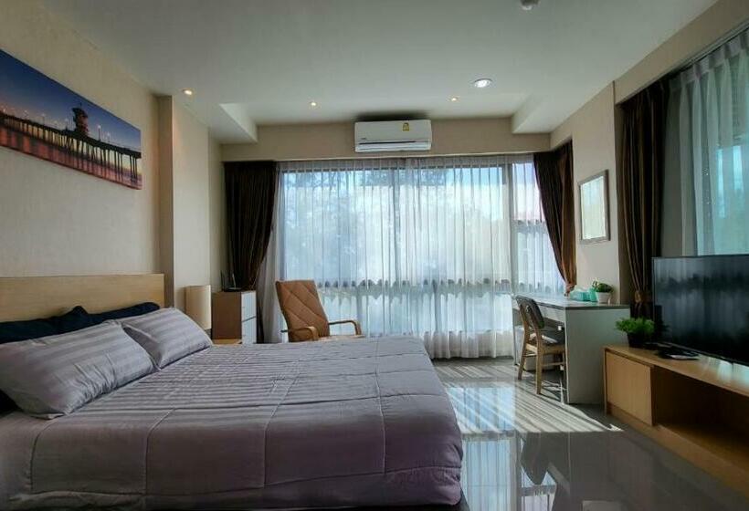 Naithorn Beach Place