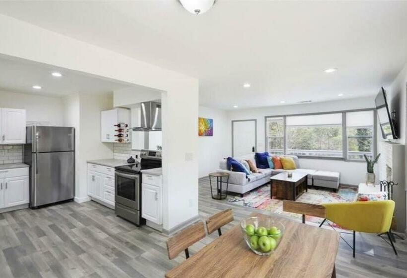 Spacious Home  On A Hill Near Dwntwn Atl