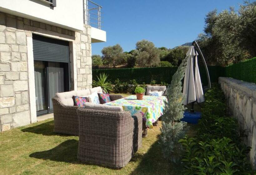 Nazlı Bahçe Karaburun