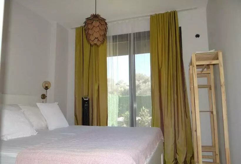 Nazlı Bahçe Karaburun
