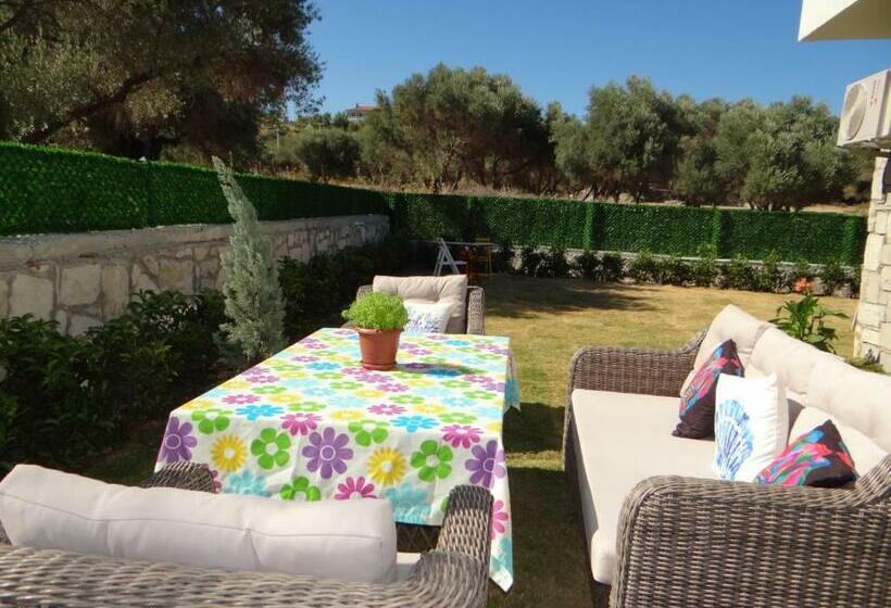 Nazlı Bahçe Karaburun