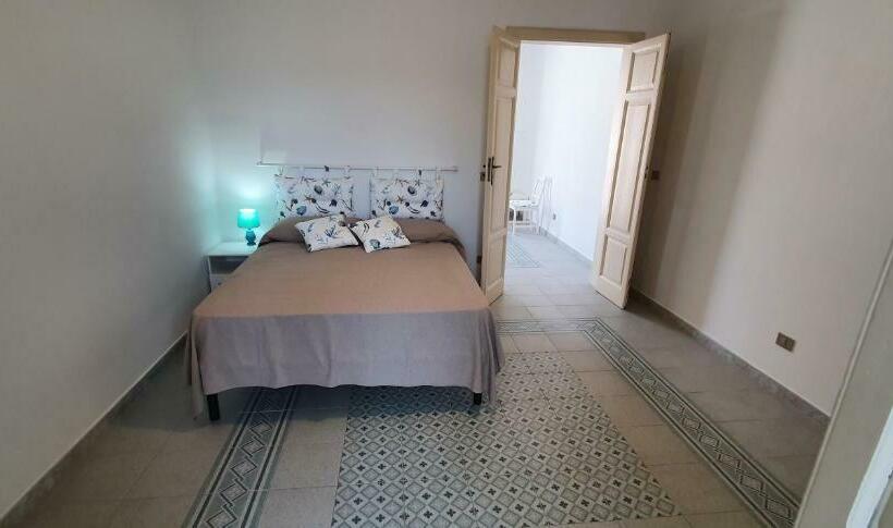 A 2 Passi Dal Mare   Grazioso Trilocale A Locri