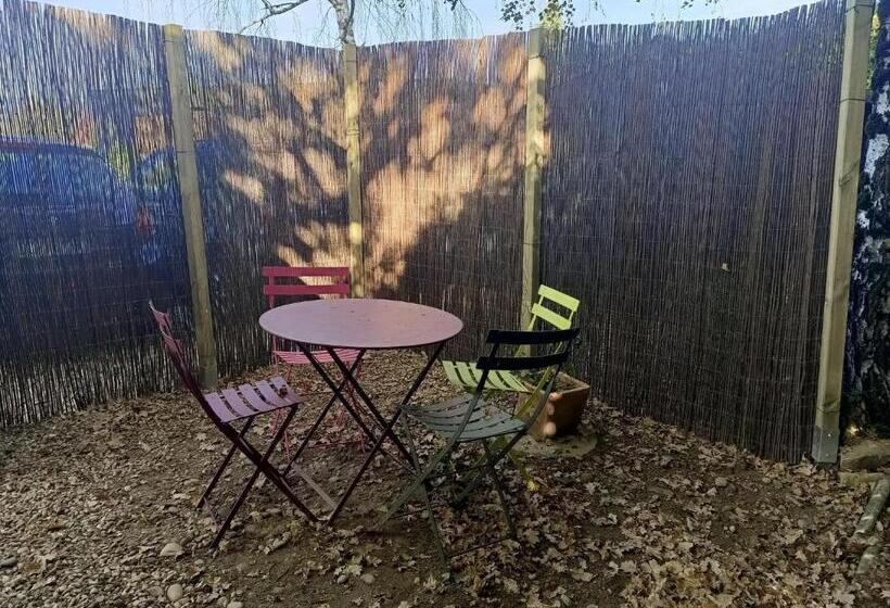 צימר Roulotte Authentique Le Temps D Une Pause En Face Du Beaujolais Climatisation Et Borne Recharge V