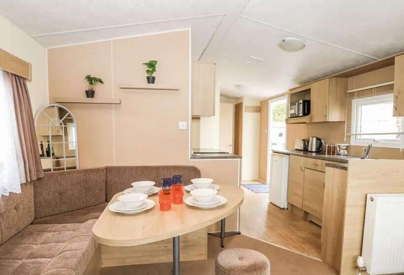 Charming And Peaceful 2 Bed Chalet In Hampshire