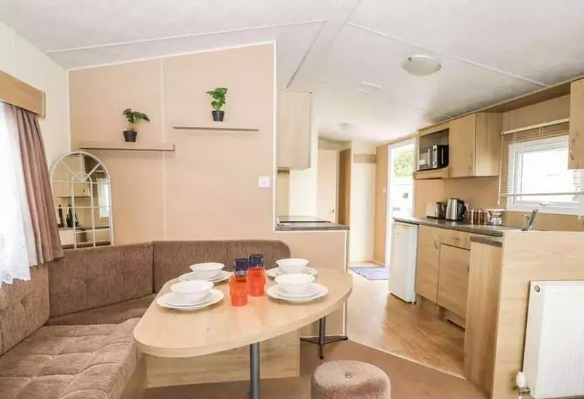 Charming And Peaceful 2 Bed Chalet In Hampshire