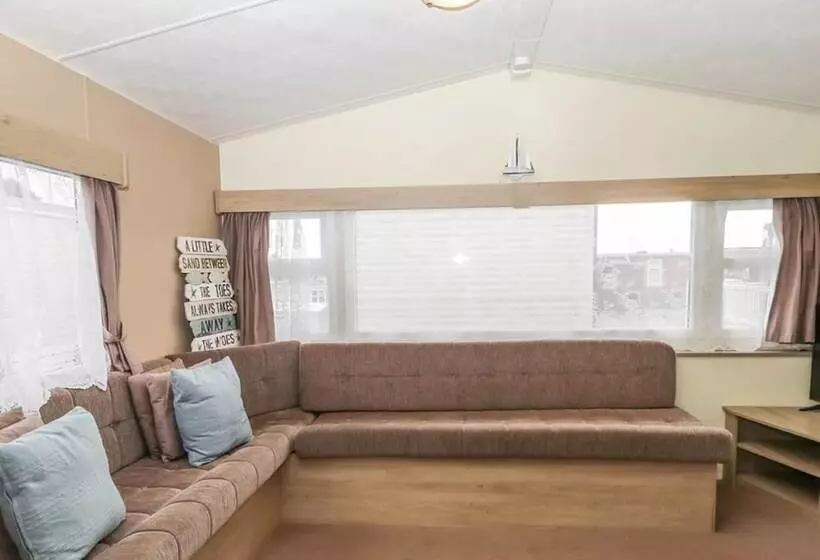 Charming And Peaceful 2 Bed Chalet In Hampshire