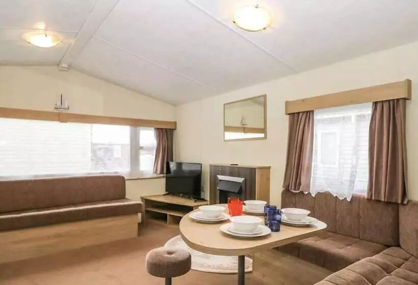 Charming And Peaceful 2 Bed Chalet In Hampshire