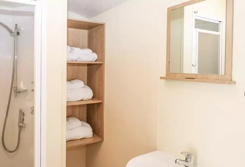 Charming And Peaceful 2 Bed Chalet In Hampshire
