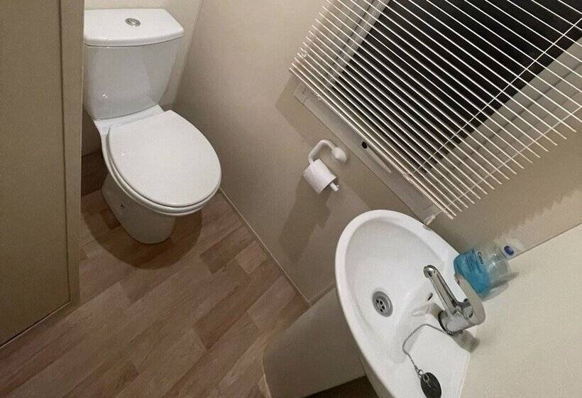 Charming And Peaceful 2 Bed Chalet In Hampshire