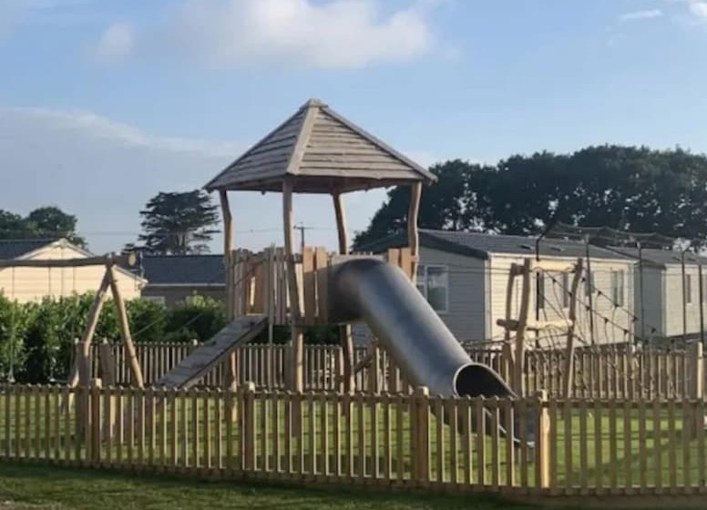 Charming And Peaceful 2 Bed Chalet In Hampshire