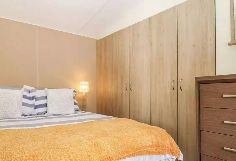 Charming And Peaceful 2 Bed Chalet In Hampshire