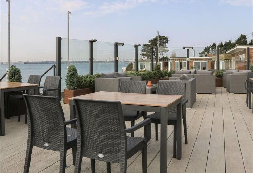 Charming And Peaceful 2 Bed Chalet In Hampshire