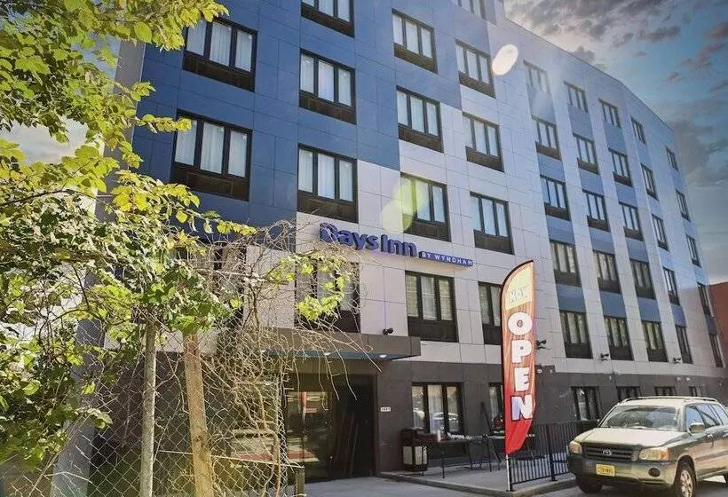 Hotelli Days Inn By Wyndham Bronx Nyc