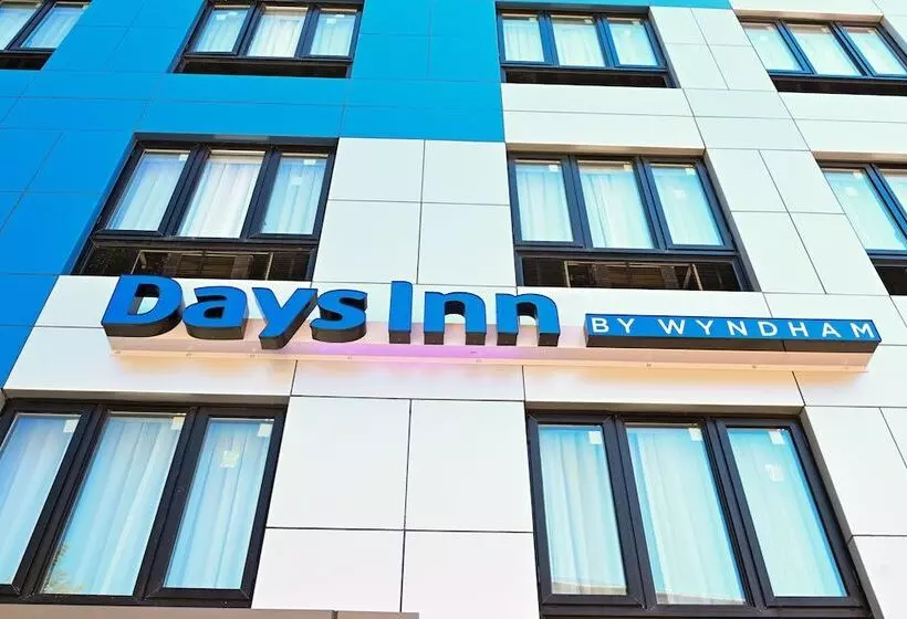 Hotelli Days Inn By Wyndham Bronx Nyc