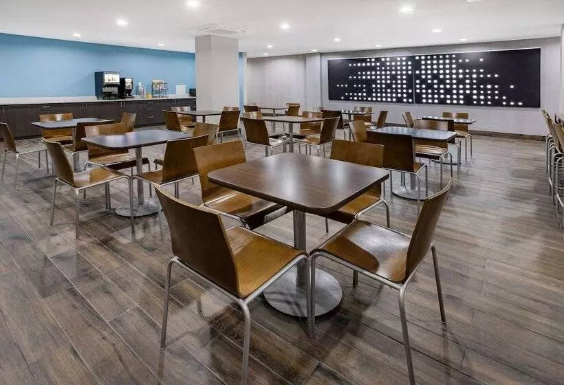 Hotelli Days Inn By Wyndham Bronx Nyc
