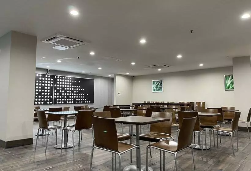 Hotelli Days Inn By Wyndham Bronx Nyc
