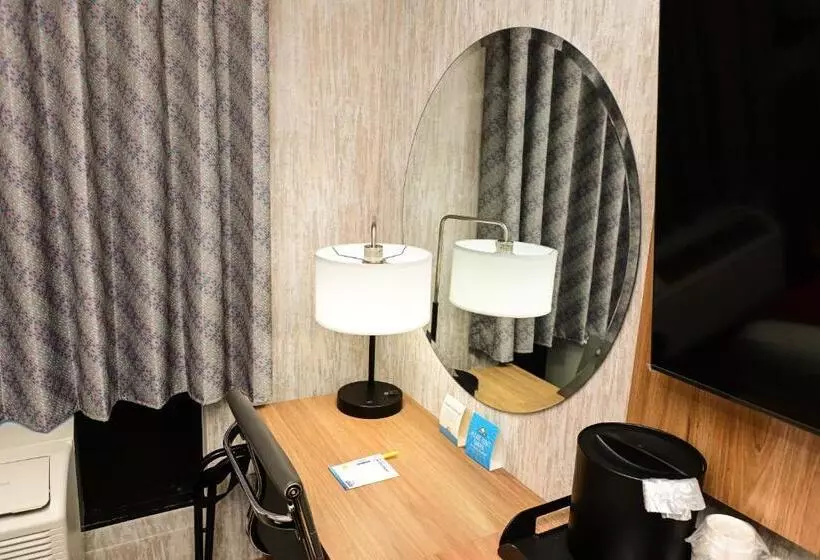 Hotelli Days Inn By Wyndham Bronx Nyc