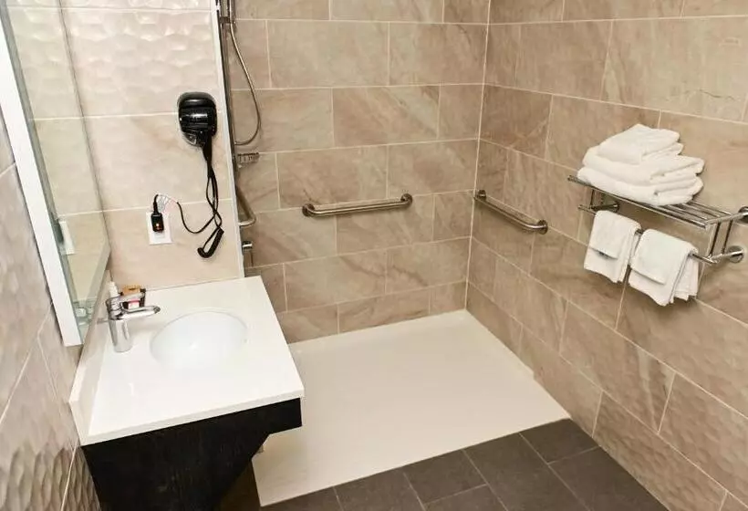 Hotelli Days Inn By Wyndham Bronx Nyc