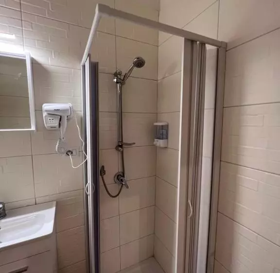 پانسیون Easy Boarding