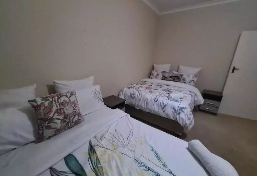 Majatalo Zenith House Boston Self Catering Accomodation