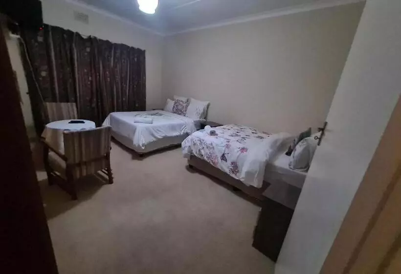 Majatalo Zenith House Boston Self Catering Accomodation