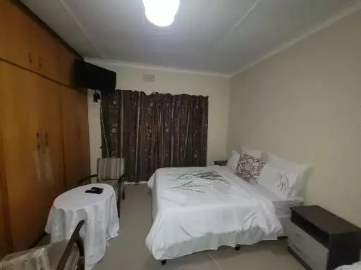 Majatalo Zenith House Boston Self Catering Accomodation