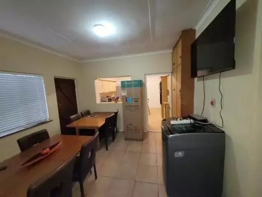 Majatalo Zenith House Boston Self Catering Accomodation