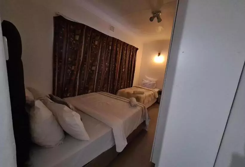 Majatalo Zenith House Boston Self Catering Accomodation