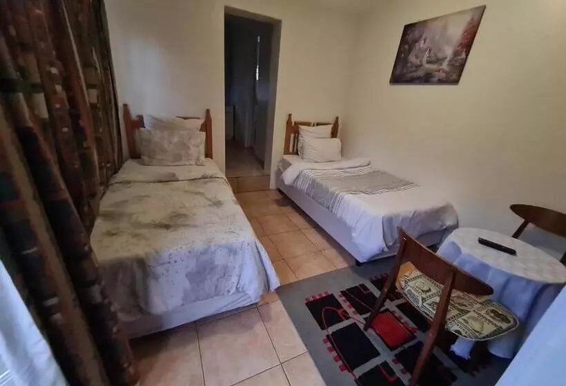 Majatalo Zenith House Boston Self Catering Accomodation