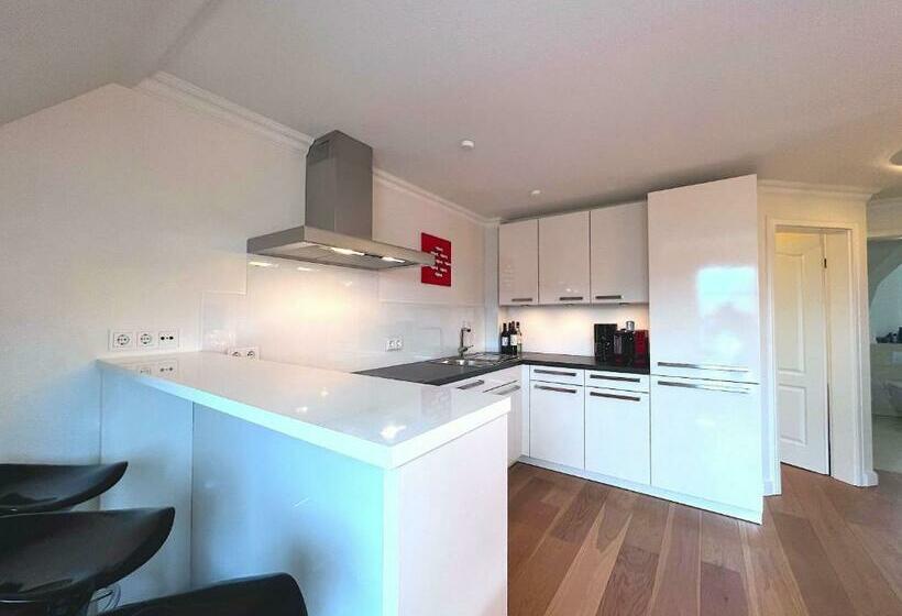 Wellenreiter Am Meer