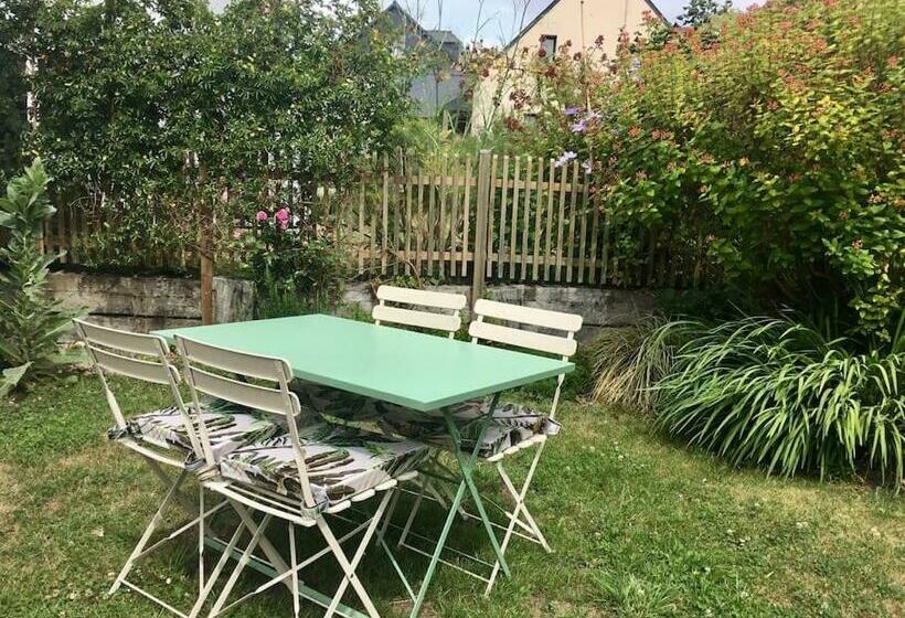 Gite La Chouette Bicoque, Petite Maison Rénovée En Bois Une Chambre, Une Mezzanine En Bord De Rance
