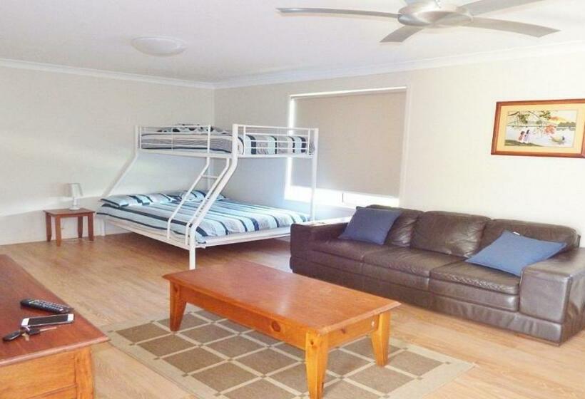 펜션 Amberlee House   Bring Your Own Linen