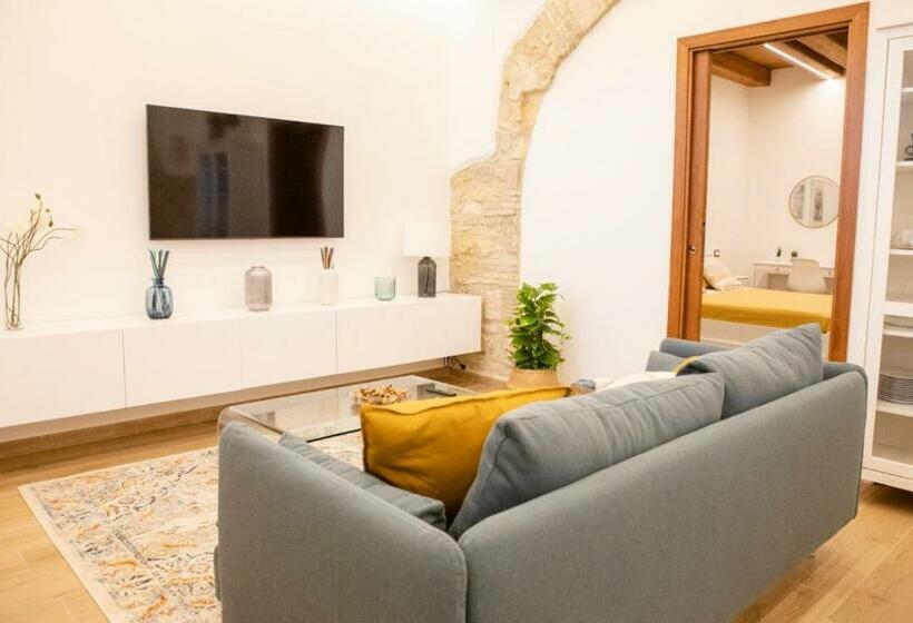 All’ombra Del Campanile