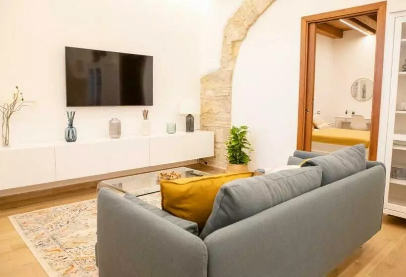 All’ombra Del Campanile