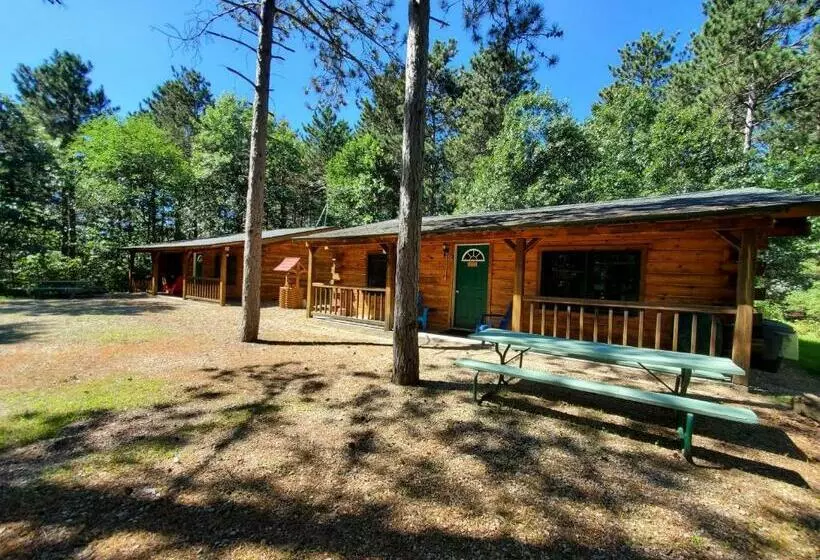 Crossroads Motel & Cabins