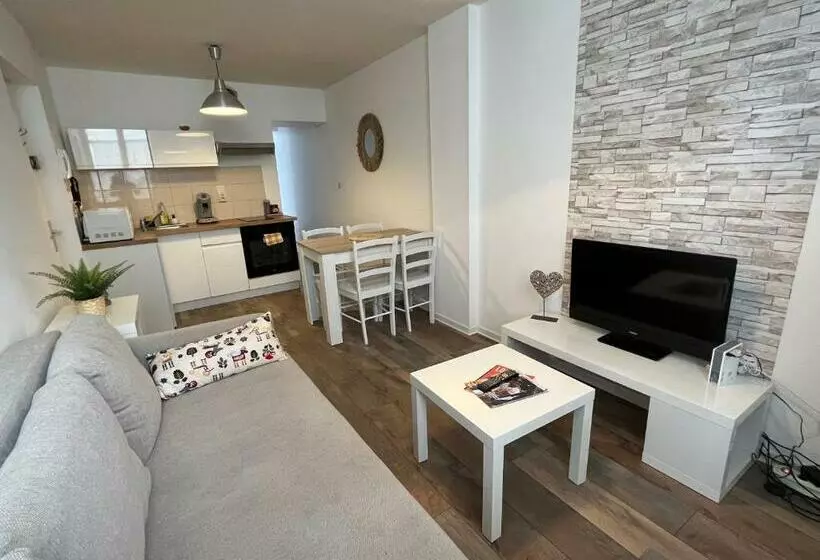 Grand Studio Rdc Au Calme, Centre Ville Prox Cathédrale   Parking Possible