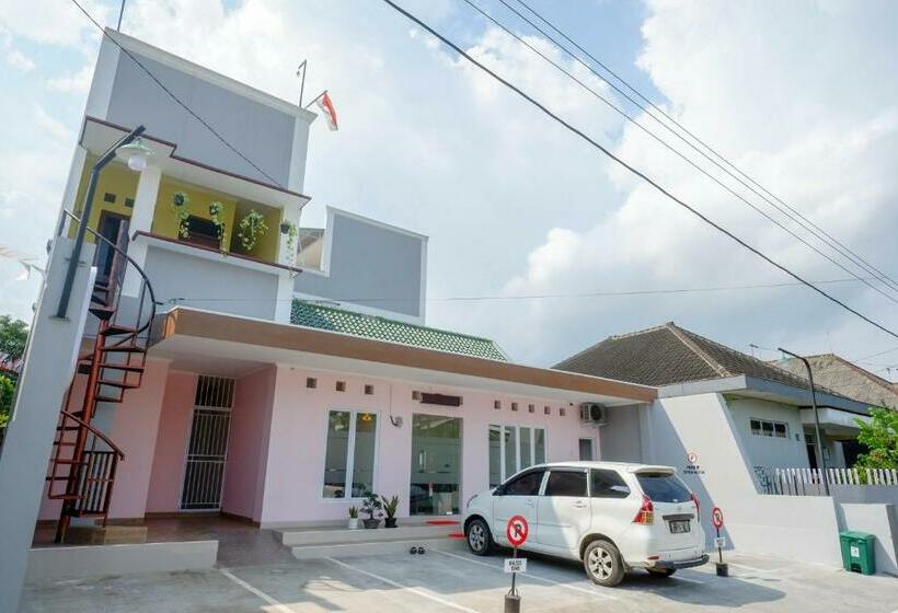 Hotel Reddoorz Near Rita Supermall Purwokerto 2