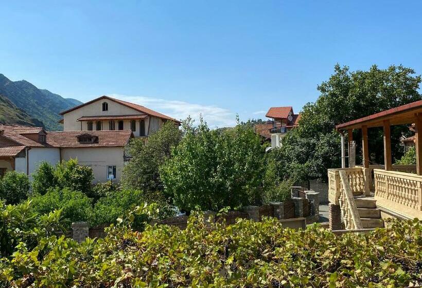 پانسیون Guest House Nana