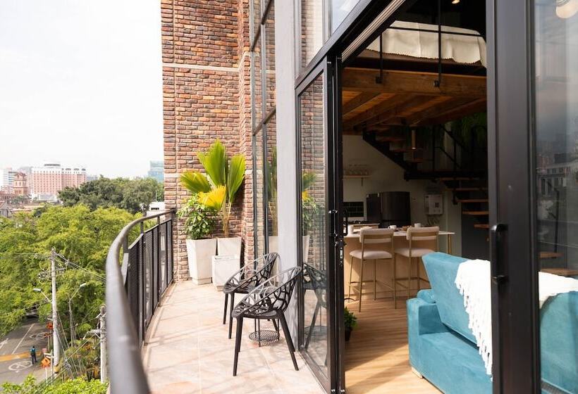 Royal Living Poblado