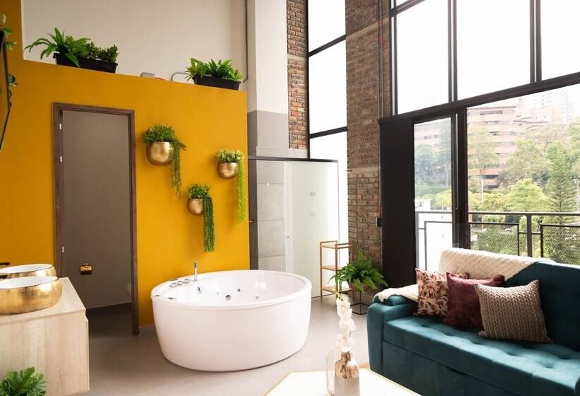 Royal Living Poblado