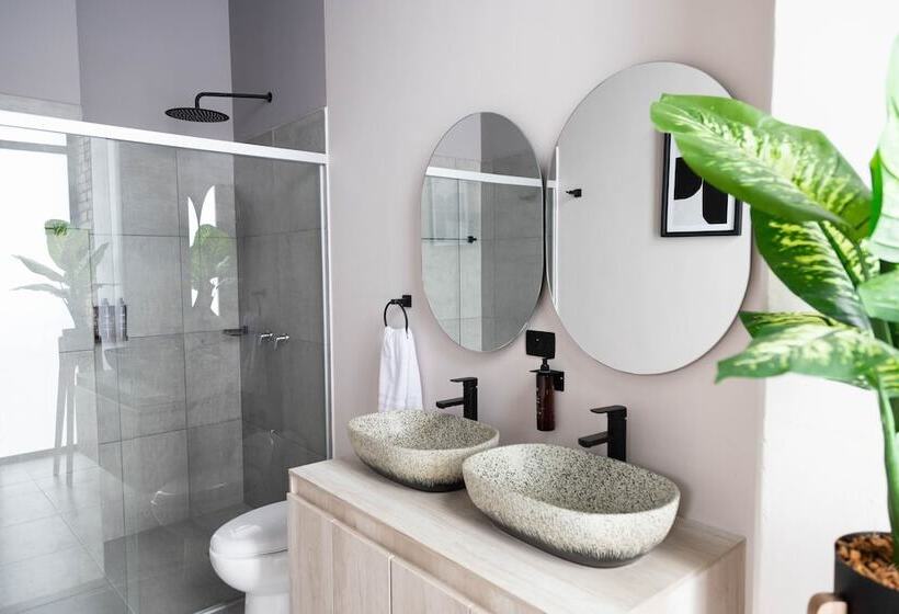 Royal Living Poblado