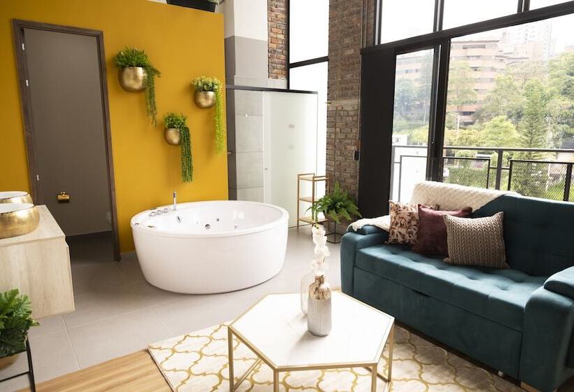 Royal Living Poblado